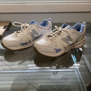 Women’s 8.5 New Balance sneakers